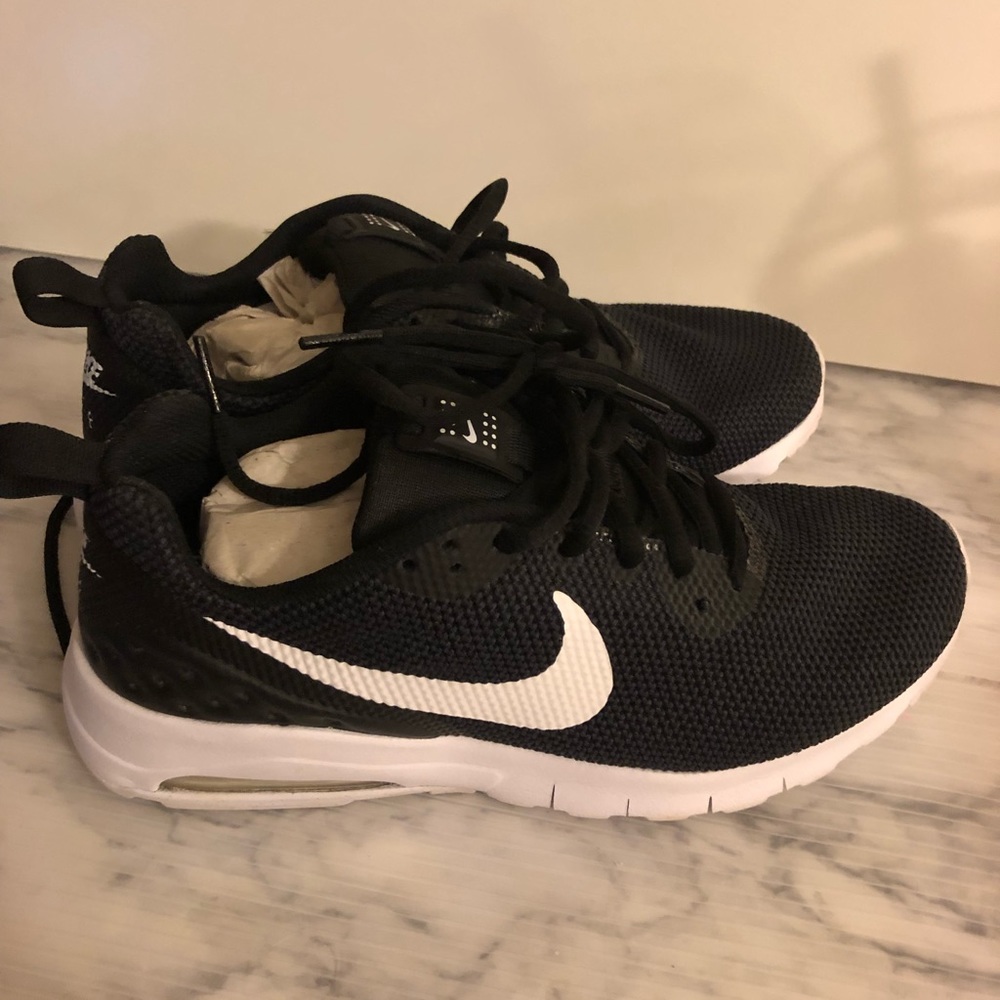 Nike Tennis Shoes
